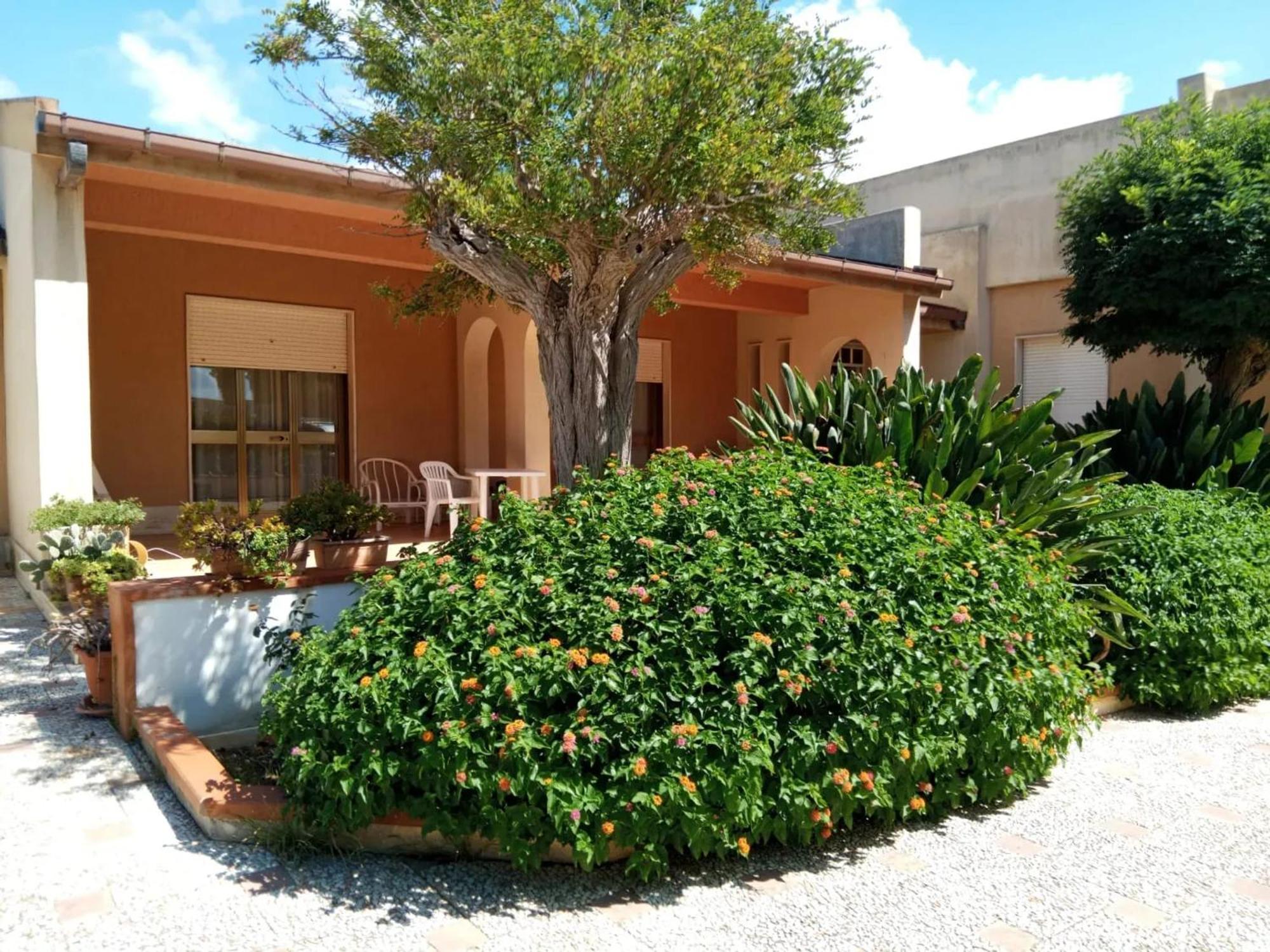 Charming House In With Private Garden Holiday home *